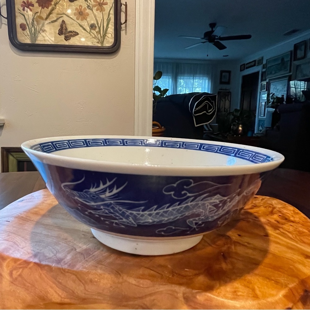 Mino Ware Japanese Blue Dragon 7 1/2Inch Rice/ Noodle Bowl Blue & White Speckled